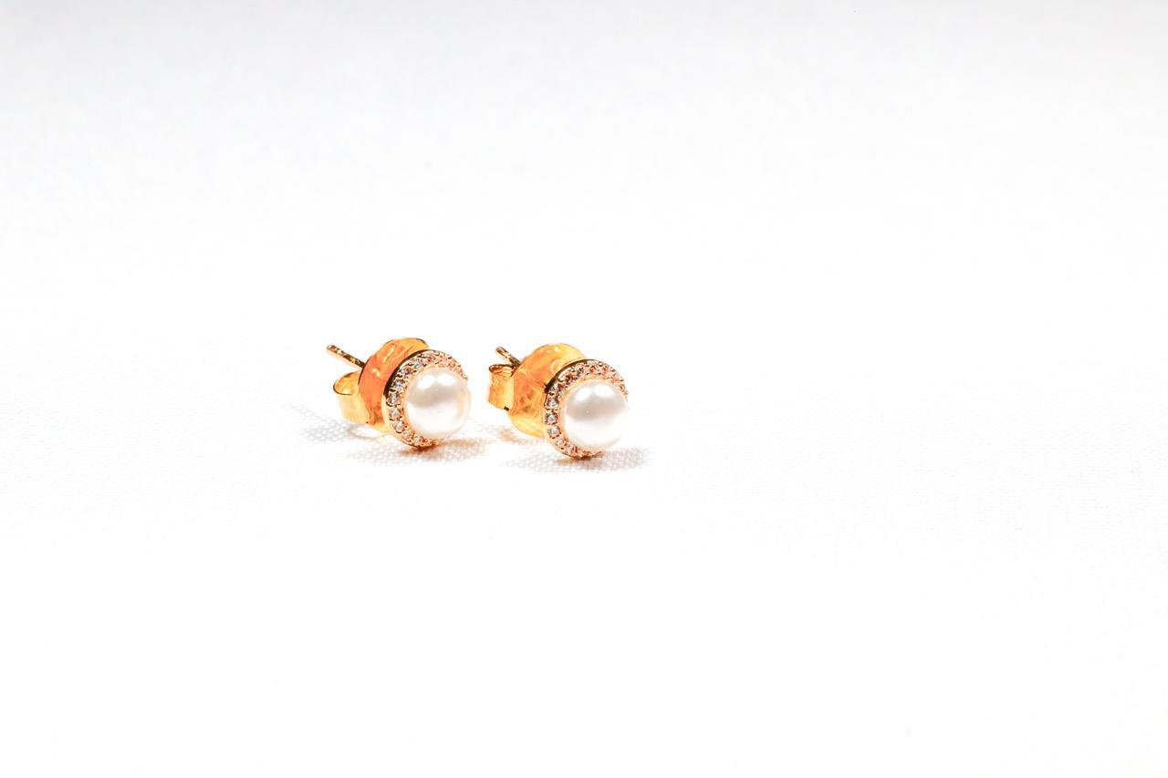 Brinco Círculo Cravejado e Pérola Pequena