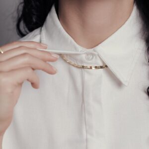 Colar choker malha fita curvada