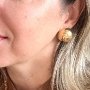 Brinco Meia Esfera Lisa