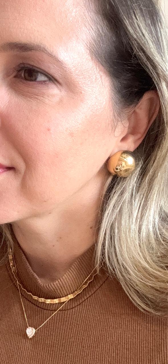 Brinco Meia Esfera Lisa